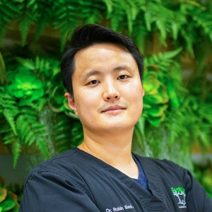 Dr. Robin Baek